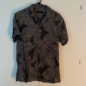 All Saints
Men’s casual button up
Size S
Short sleeve 

Used